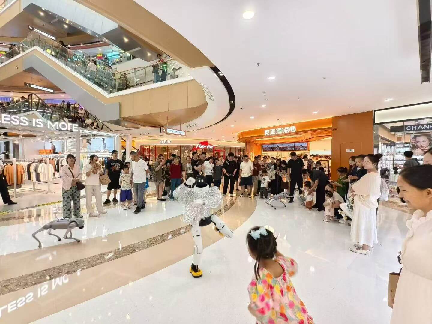 商场开业可以怎么配置机器人引流？