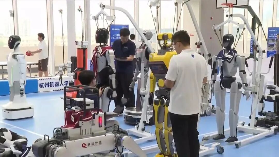首个机器人学校开学！它们要学什么？